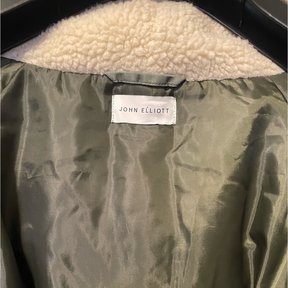 John Elliott Oversized Parka Size 4 (L)-$650 (Retail $2000) 90/10 fill - Picture 7 of 9